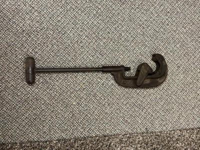 VINTAGE HEAVY DUTY PIPE CUTTER