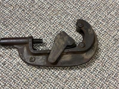 VINTAGE HEAVY DUTY PIPE CUTTER