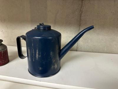 2 OLD OIL CANS