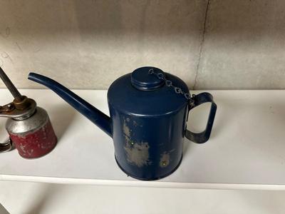 2 OLD OIL CANS