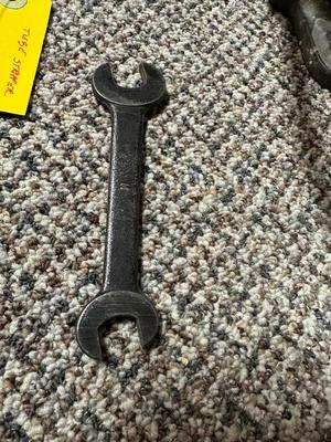 FORD MOTOR CO AIR PUMP AND WRENCH PLUS AN OLD TUBE STRAPPER