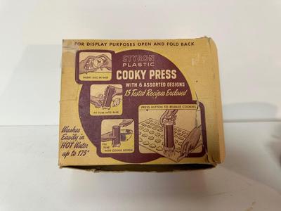 VINTAGE KITCHEN ITEMS