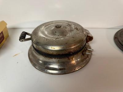 VINTAGE KITCHEN ITEMS