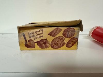 VINTAGE KITCHEN ITEMS