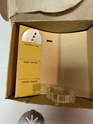 VINTAGE KITCHEN ITEMS