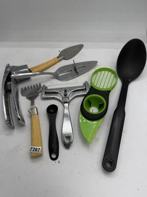Kitchen hand tools