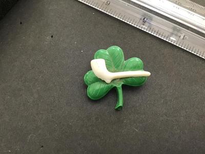 Vintage pin Shamrock