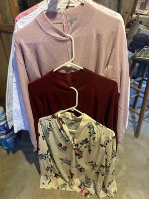 2 sweaters & floral top
