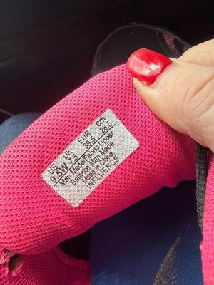 Tennis shoes size 9.5