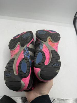 Tennis shoes size 9.5