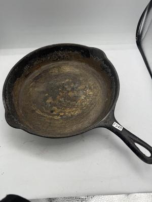 Cast iron skillet