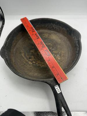 Cast iron skillet