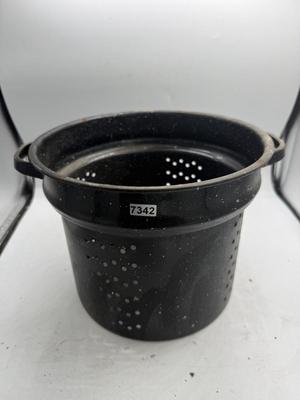 Strainer pot