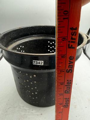 Strainer pot