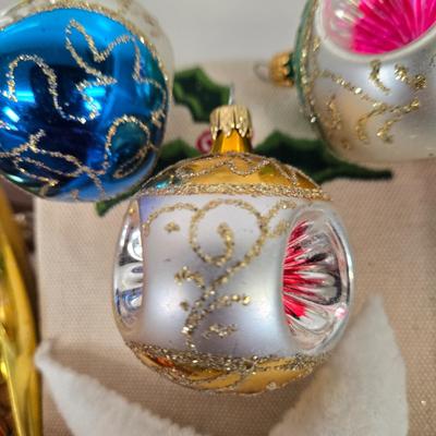 LOT 14: Vintage Christmas Decorations and Ornaments
