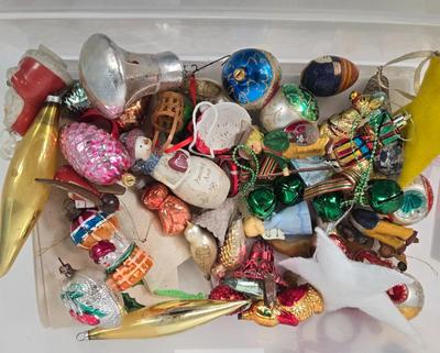 LOT 14: Vintage Christmas Decorations and Ornaments