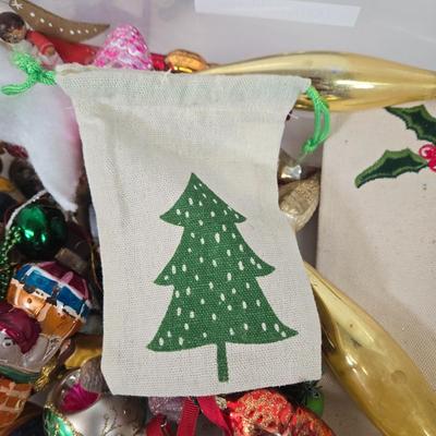 LOT 14: Vintage Christmas Decorations and Ornaments