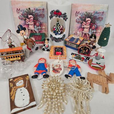 LOT 14: Vintage Christmas Decorations and Ornaments
