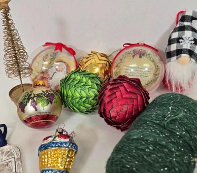 LOT 14: Vintage Christmas Decorations and Ornaments