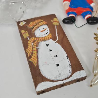 LOT 14: Vintage Christmas Decorations and Ornaments