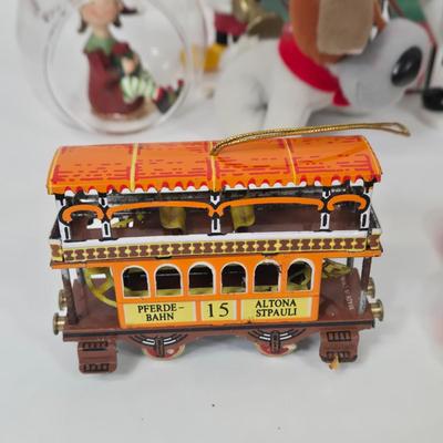 LOT 14: Vintage Christmas Decorations and Ornaments