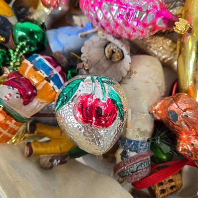 LOT 14: Vintage Christmas Decorations and Ornaments