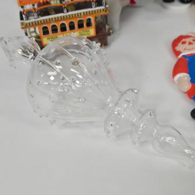 LOT 14: Vintage Christmas Decorations and Ornaments