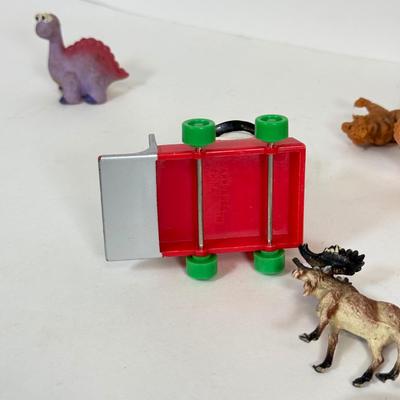 LOT 68: Vintage Kiddie Products Inc. Poly Santas, Paperboard Father Christmas Wall Decor, Painting, Toys