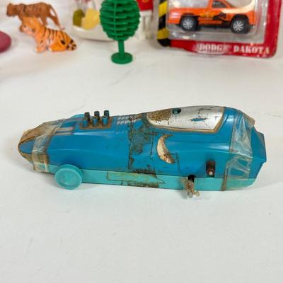 LOT 68: Vintage Kiddie Products Inc. Poly Santas, Paperboard Father Christmas Wall Decor, Painting, Toys