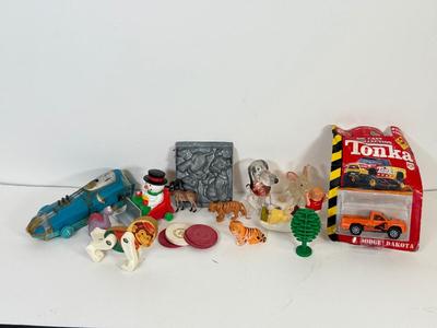 LOT 68: Vintage Kiddie Products Inc. Poly Santas, Paperboard Father Christmas Wall Decor, Painting, Toys