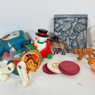 LOT 68: Vintage Kiddie Products Inc. Poly Santas, Paperboard Father Christmas Wall Decor, Painting, Toys