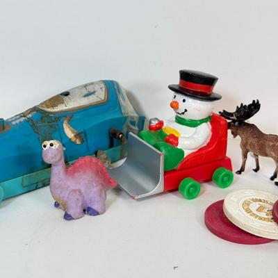 LOT 68: Vintage Kiddie Products Inc. Poly Santas, Paperboard Father Christmas Wall Decor, Painting, Toys