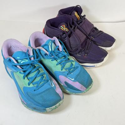 LOT 72: Nike Sneakers around size 9