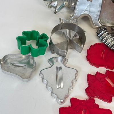 LOT 74: Christmas Cookie Cutters & More Baking Accessories