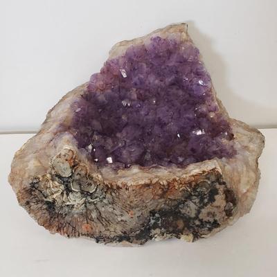 LOT 86: Large Amethyst Geode 12"