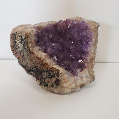LOT 86: Large Amethyst Geode 12"