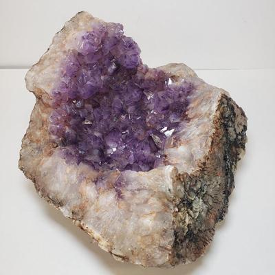 LOT 86: Large Amethyst Geode 12"