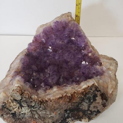 LOT 86: Large Amethyst Geode 12"