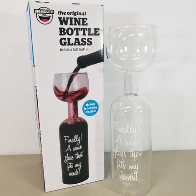 LOT 92: Assortment of Barware & Wine Enthusiast Decor