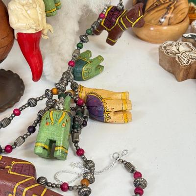 LOT 109: Wool Alpaca, Chilean Gourd Tea Cup w/ Filtered Straw, Corno Gobbo Ornament & More