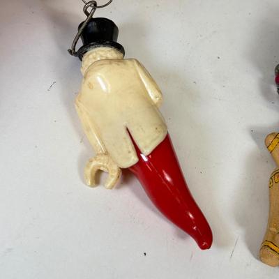 LOT 109: Wool Alpaca, Chilean Gourd Tea Cup w/ Filtered Straw, Corno Gobbo Ornament & More