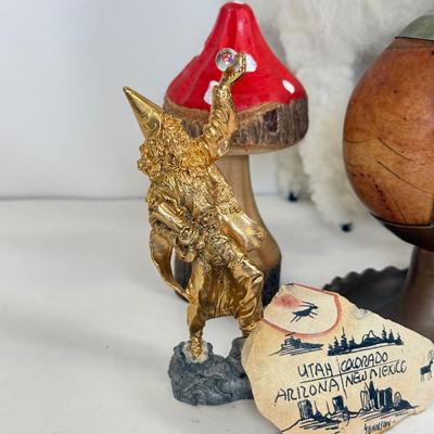 LOT 109: Wool Alpaca, Chilean Gourd Tea Cup w/ Filtered Straw, Corno Gobbo Ornament & More