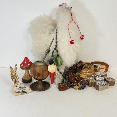 LOT 109: Wool Alpaca, Chilean Gourd Tea Cup w/ Filtered Straw, Corno Gobbo Ornament & More