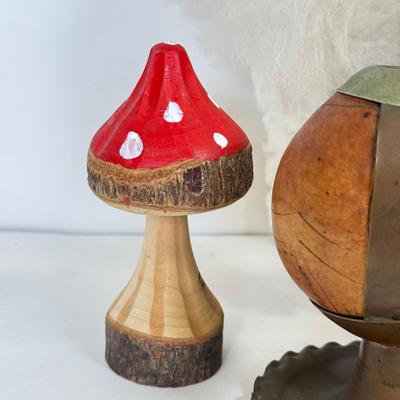 LOT 109: Wool Alpaca, Chilean Gourd Tea Cup w/ Filtered Straw, Corno Gobbo Ornament & More