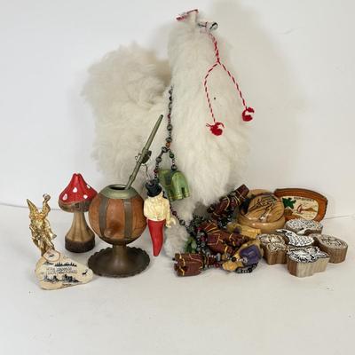 LOT 109: Wool Alpaca, Chilean Gourd Tea Cup w/ Filtered Straw, Corno Gobbo Ornament & More