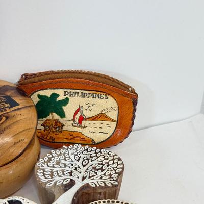 LOT 109: Wool Alpaca, Chilean Gourd Tea Cup w/ Filtered Straw, Corno Gobbo Ornament & More