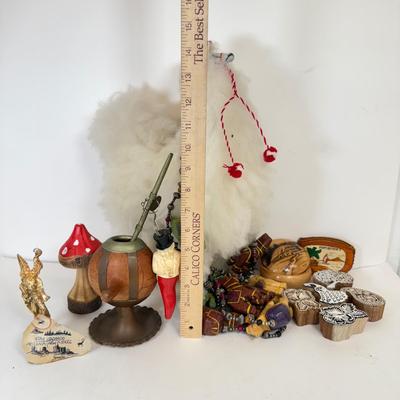 LOT 109: Wool Alpaca, Chilean Gourd Tea Cup w/ Filtered Straw, Corno Gobbo Ornament & More
