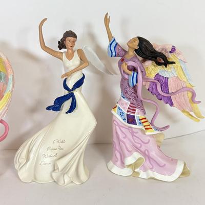 LOT 114: Keith Mallett Messengers of Heavenly Hope Figurines