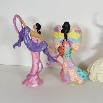 LOT 114: Keith Mallett Messengers of Heavenly Hope Figurines