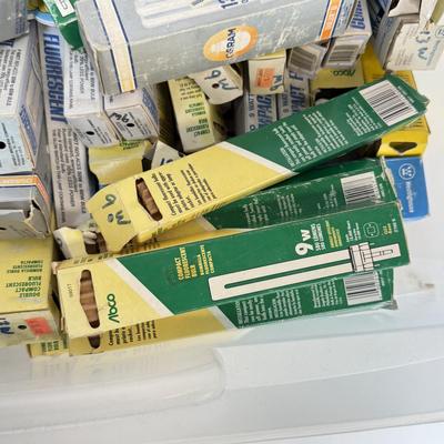 LOT 120: Collection of Small Flourescent Light Bulbs